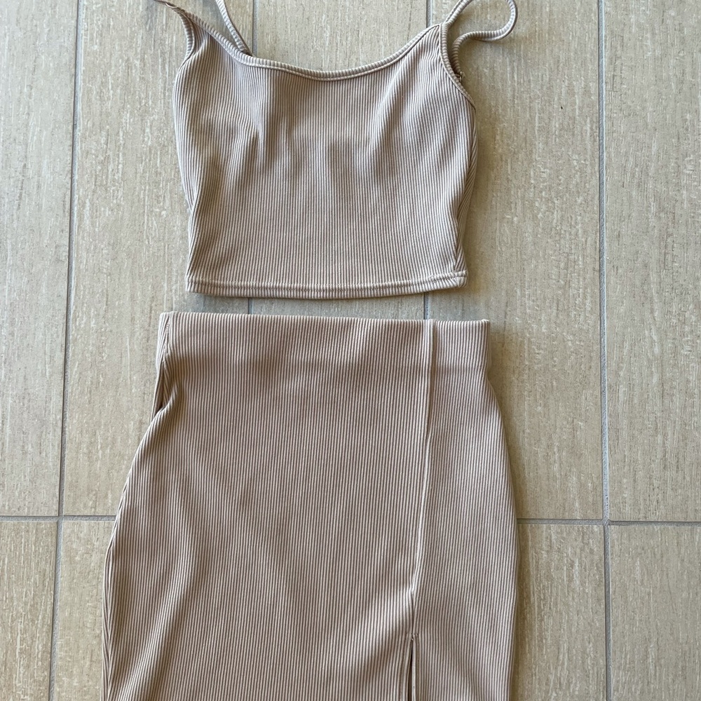 Tan woman set